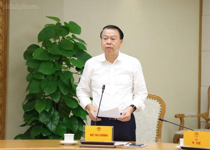 Thứ trưởng Bộ Tài chính Nguyễn Đức Chi báo cáo tại cuộc họp - Ảnh: chinhphu.vn/Gia Huy