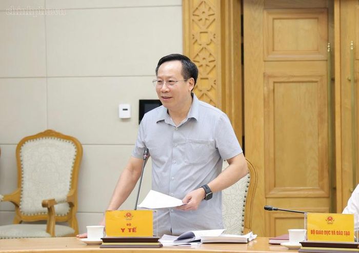 Lãnh đạo các bộ trao đổi, thảo luận về các nội dung còn ý kiến khác nhau - Ảnh: chinhphu.vn/Gia Huy
