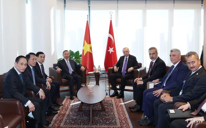  Tổng Bí thư, Chủ tịch nước Tô Lâm﻿ gặp Tổng thống Thổ Nhĩ Kỳ Recep Tayyip Erdogan. (Ảnh: TTXVN) 