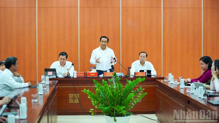 Ông Nguyễn Văn Được, Ủy viên Trung ương Đảng, Chủ tịch Ủy ban nhân dân thành phố chia sẻ thông tin tại phiên thảo luận tổ. (Ảnh: THẾ ANH)
