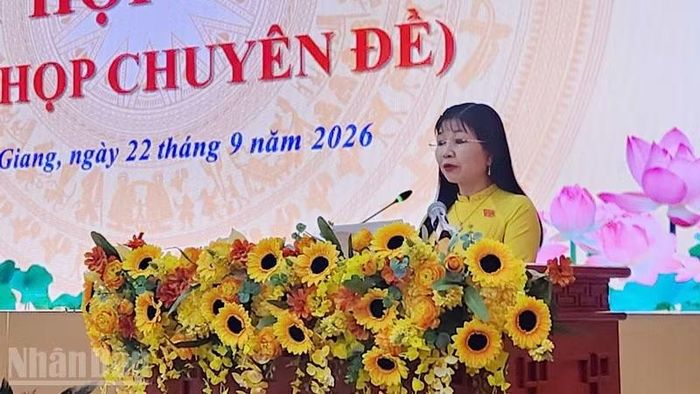 Đồng chí Trần Thị Thanh Hương phát biểu nhận nhiệm vụ. (Ảnh: QUỐC TRINH)