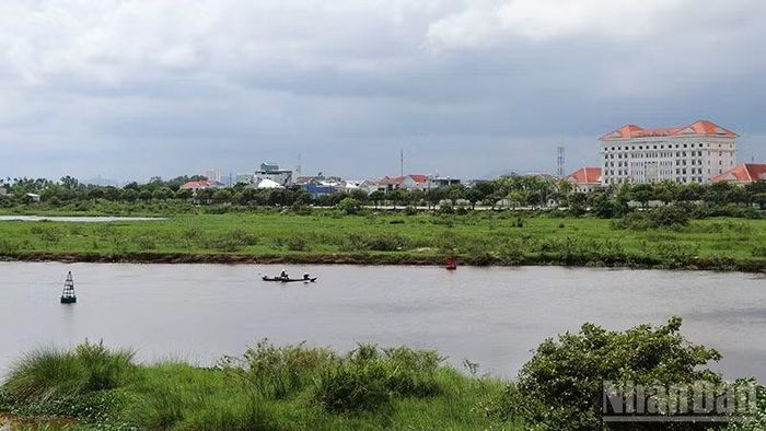 Một góc khu vực sông Bàn Thạch, phường Bàn Thạch, thành phố Đà Nẵng. (Ảnh: ĐỖ VẠN)