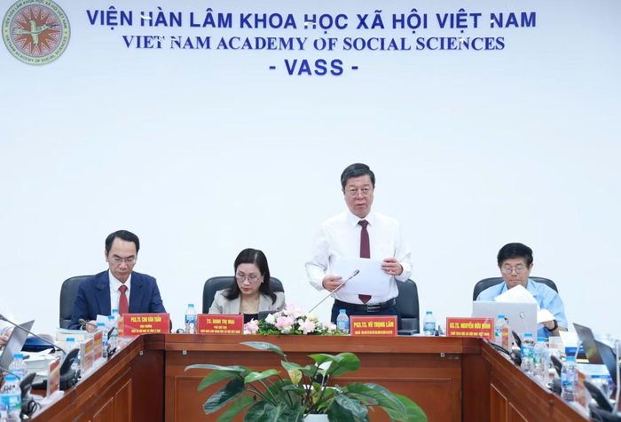 Các đồng chí chủ trì Hội thảo. (Ảnh: Minh Sơn)
