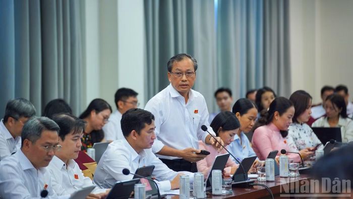 Các đại biểu thảo luận tại phiên thảo luận tổ chiều 21/9. (Ảnh: THẾ ANH)