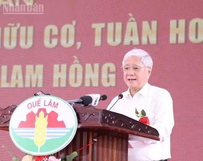 Đồng chí Đỗ Văn Chiến phát biểu tại lễ khởi công. (Ảnh: NT)