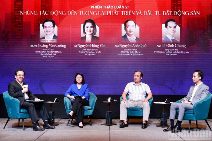 Các diễn giả tại phiên tọa đàm thứ hai. (Ảnh: HNV)