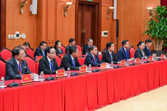 Các đại biểu Đoàn cán bộ cấp cao Đảng Nhân dân Cách mạng Lào dự buổi tiếp. (Ảnh: THẾ ĐẠI)