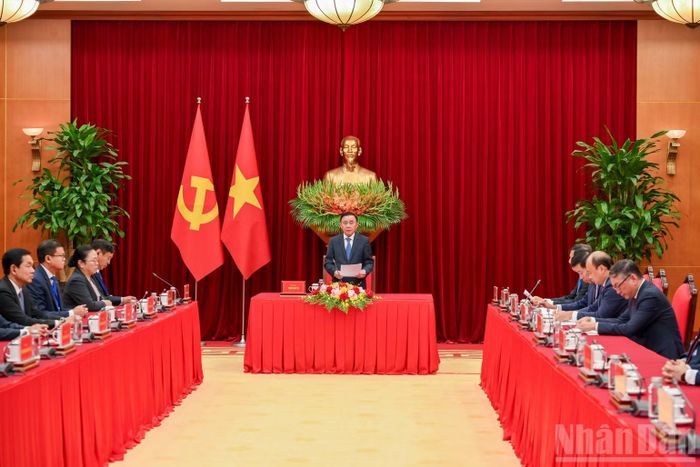 Thường trực Ban Bí thư Trần Cẩm Tú: "Việc hai Đảng duy trì tổ chức thường xuyên trao đổi ở các cấp về lý luận và thực tiễn với nhiều chủ đề phong phú, thiết thực có ý nghĩa đặc biệt quan trọng".(Ảnh: THẾ ĐẠI)