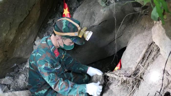 Tìm kiếm hài cốt liệt sĩ tại điểm cao 685, xã Thanh Thủy, tỉnh Tuyên Quang. (Ảnh: KHÁNH TOÀN)