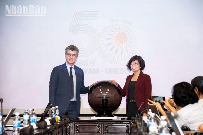 Ra mắt đồ họa kỷ niệm 50 năm Việt Nam gia nhập UNESCO (1976-2026). (Ảnh: MINH DUY)