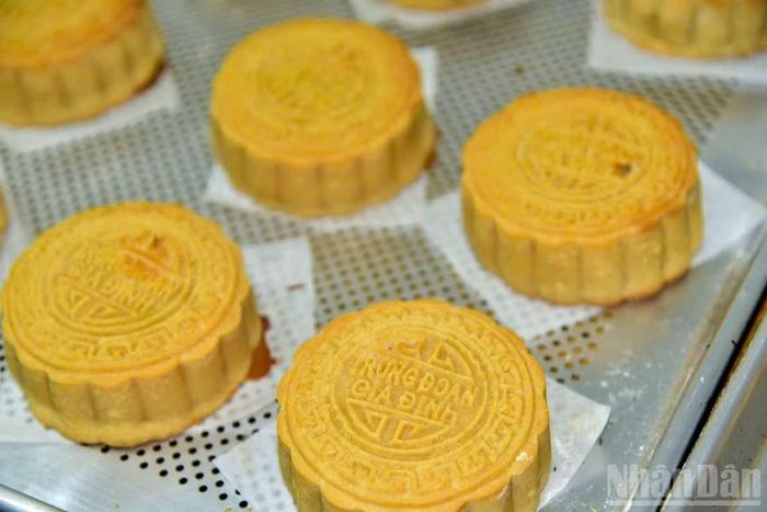 Nguyên liệu làm bánh được lựa chọn kỹ, bảo đảm chất lượng và không sử dụng chất bảo quản.