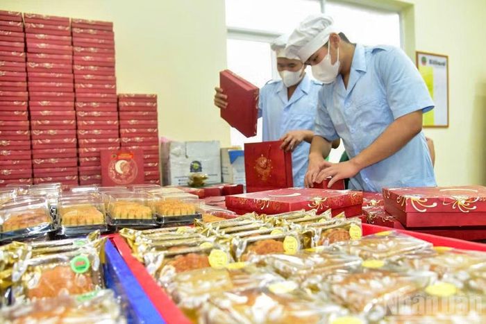 Theo kế hoạch, khoảng 3.000 chiếc bánh Trung thu sẽ được hoàn thành để trao tặng con em quân nhân Trung đoàn Gia Định, trẻ em tại các mái ấm tình thương và thiếu nhi có hoàn cảnh khó khăn trên địa bàn.