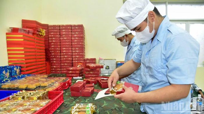 Thành phẩm được đóng gói cẩn thận, sẵn sàng gửi đến các em nhỏ trong dịp Tết Trung thu.