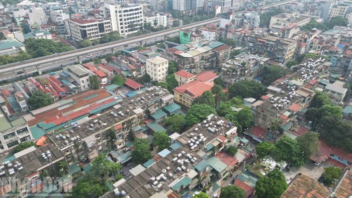 Theo kế hoạch của Hà Nội, công tác kiểm định toàn bộ chung cư cũ trên địa bàn thành phố được đặt mục tiêu hoàn thành trong năm 2026. Thành phố cũng đặt mục tiêu đến năm 2030 hoàn thành cải tạo 20.000 căn hộ tập thể cũ thuộc trường hợp phải phá dỡ.
