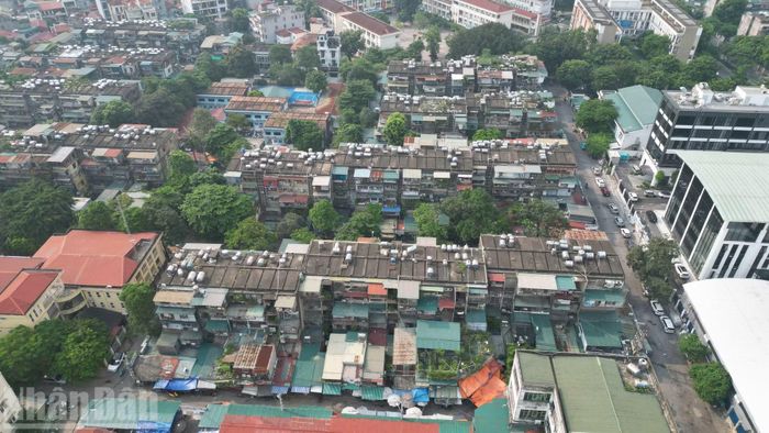 Theo danh mục chung cư cũ được Hà Nội triển khai kiểm định trong năm 2026, Khu tập thể Thanh Xuân Bắc có 60 tòa nhà. Kết quả kiểm định tháng 3/2026 cho thấy 9 tòa được xếp loại C, thuộc diện hư hỏng đáng kể; 30 tòa xếp loại B, thuộc nhóm xuống cấp.