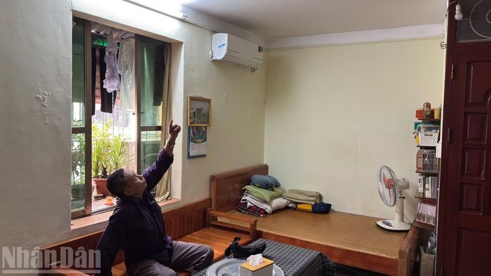Ông Bùi Văn Dân, người dân sinh sống tại Khu tập thể Thanh Xuân Bắc, cho biết gia đình ông đã gắn bó với nơi này hàng chục năm. Theo ông, căn hộ không chỉ là nơi ở mà còn lưu giữ nhiều kỷ niệm của gia đình qua nhiều thế hệ. Do đó, trước thông tin khu tập thể được đề xuất cải tạo, điều người dân quan tâm là phương án thực hiện, bố trí chỗ ở và các chính sách liên quan, để cuộc sống của các gia đình được ổn định trong quá trình triển khai.