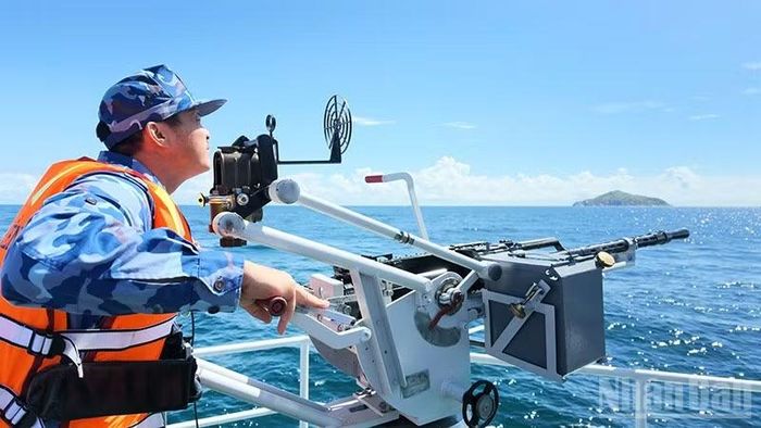 Thực hành khoa mục bắn súng, pháo trên biển. (Ảnh: Vùng Cảnh sát biển 2)