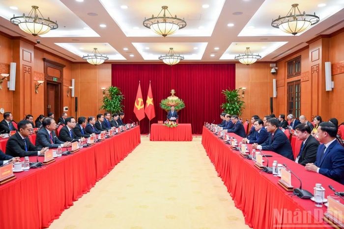 Thường trực Ban Bí thư Trần Cẩm Tú phát biểu tại cuộc tiếp Đoàn cán bộ cấp cao Đảng Nhân dân Cách mạng Lào.