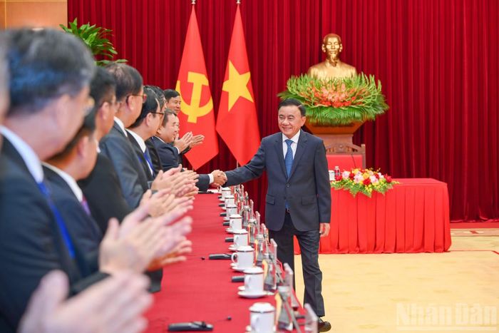 Thường trực Ban Bí thư Trần Cẩm Tú tiếp Đoàn cán bộ cấp cao Đảng Nhân dân Cách mạng Lào.