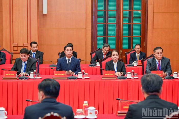 Các đồng chí cán bộ cấp cao của Đảng Nhân dân Cách mạng Lào tại cuộc tiếp.