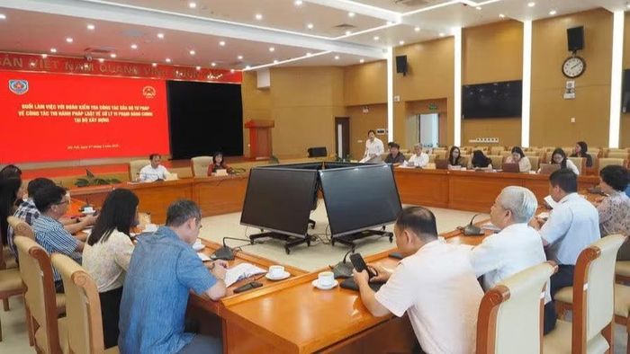 Đoàn kiểm tra của Bộ Tư pháp làm việc và kiểm tra về công tác thi hành pháp luật về xử lý vi phạm hành chính tại Bộ Xây dựng. (Ảnh: TL)