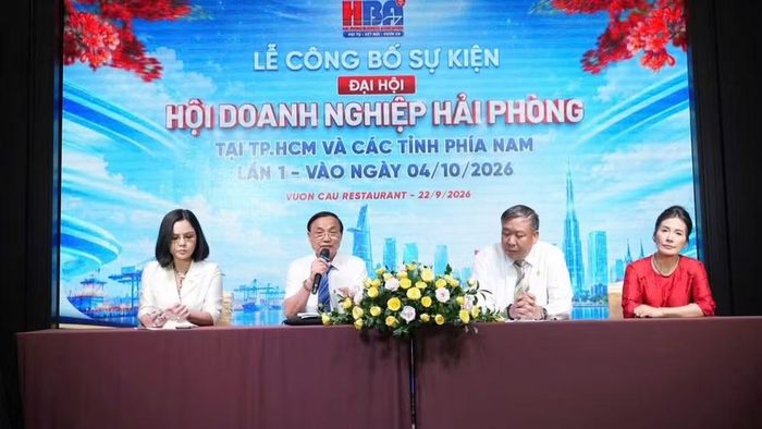 Các đại biểu chủ trì Lễ Công bố sự kiện Đại hội Hội Doanh nghiệp Hải Phòng tại Thành phố Hồ Chí Minh và các tỉnh phía nam nhiệm kỳ 2026-2031. (Ảnh: A.T)
