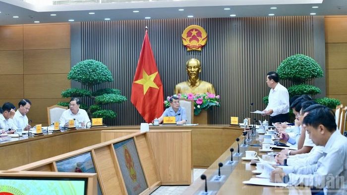 Các đại biểu đánh giá nhìn chung, các dự án trọng điểm ngành giao thông vận tải bám sát tiến độ, kế hoạch đề ra, nhưng vẫn còn một số dự án, công trình chậm tiến độ. (Ảnh: THANH GIANG)