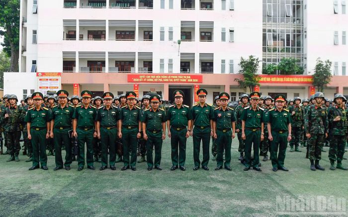 Thượng tướng Lê Quang Đạo tin tưởng Lữ đoàn 144 đoàn kết, triển khai hoàn thành tốt các nhiệm vụ được giao.