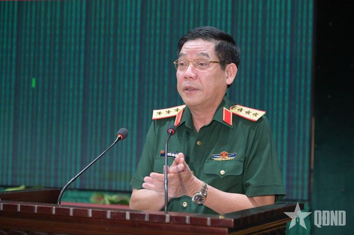 Thượng tướng Nguyễn Văn Gấu phát biểu chỉ đạo lớp tập huấn.