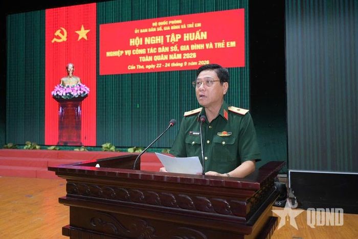 Thiếu tướng Huỳnh Văn Ngon, Phó chính ủy Quân khu 9 phát biểu chào mừng lớp tập huấn.
