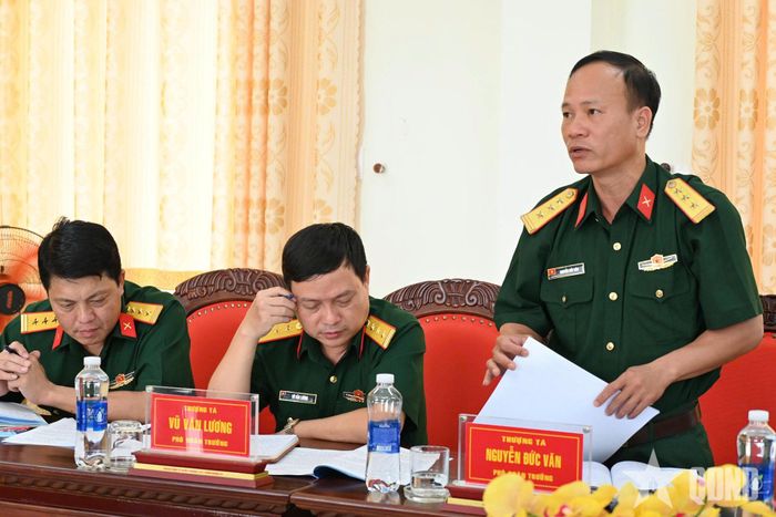 Chỉ huy Đoàn Kinh tế - Quốc phòng 719 báo cáo kết quả thực hiện nhiệm vụ.