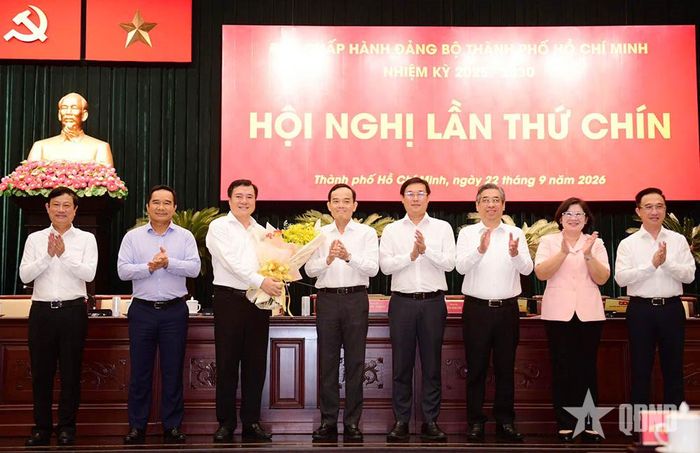 Lãnh đạo TP Hồ Chí Minh chúc mừng đồng chí Nguyễn Sinh Nhật Tân đảm nhiệm chức vụ Phó bí thư Thành ủy.
