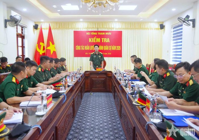 Đại tá Trần Ngọc Viễn, Phó cục trưởng Cục Tác chiến, trưởng đoàn kiểm tra, phổ biến kế hoạch kiểm tra tại Lữ đoàn 673.