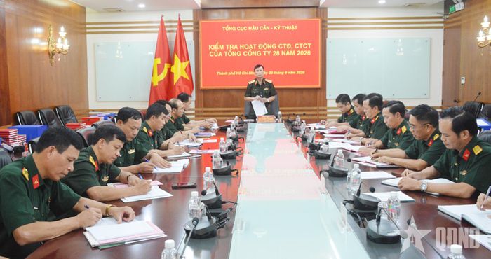 Các đại biểu dự kết luận buổi kiểm tra.