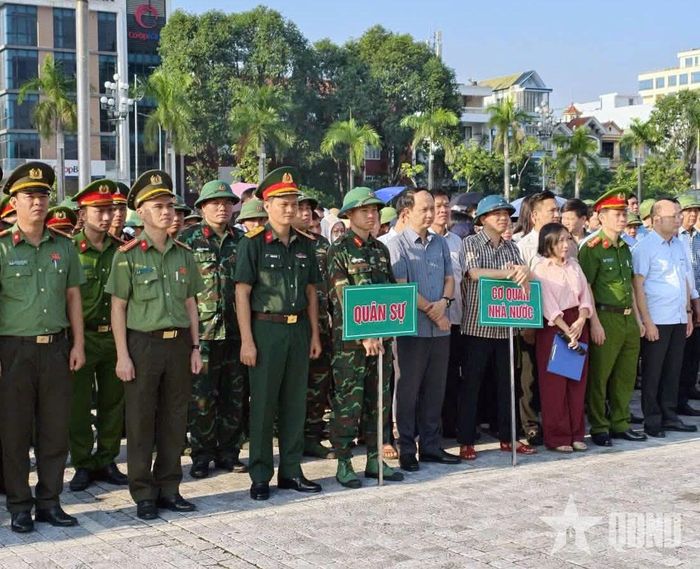 LLVT cùng các đoàn thể cơ quan, đơn vị tham gia lễ phát động.