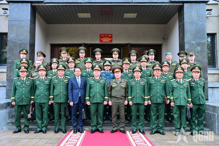  Các đại biểu chụp ảnh chung.