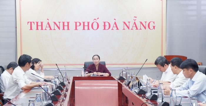 Phó Chủ tịch UBND TP Đà Nẵng chủ trì buổi làm việc với các đơn vị có liên quan về tình hình thực hiện các dự án trọng điểm trên lĩnh vực y tế.