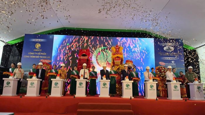 Nghi thức bấm nút khởi công
