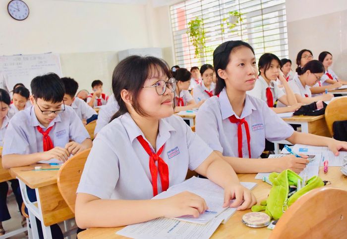 Học sinh Trường THCS Trần Phú (phường Tam Thắng, TPHCM) ôn thi tuyển sinh lớp 10 năm học 2026-2027. Ảnh: KHÁNH CHI
