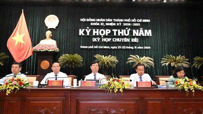  Chủ tịch HĐND TPHCM Võ Văn Minh và các Phó Chủ tịch HĐND TPHCM điều hành ngày làm việc thứ hai tại kỳ họp thứ 5, HĐND TPHCM. Ảnh: VIỆT DŨNG 