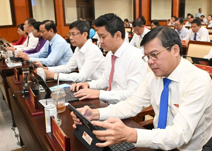 Các đại biểu tham dự kỳ họp thứ 5 HĐND TPHCM khoá XI . Ảnh: VIỆT DŨNG