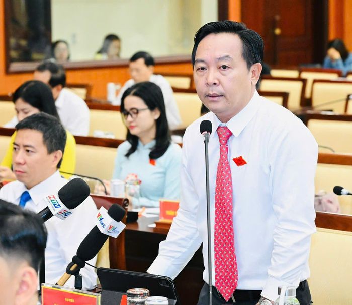 Đại biểu Phan Thành Tân thảo luận tại hội trường. Ảnh: VIỆT DŨNG