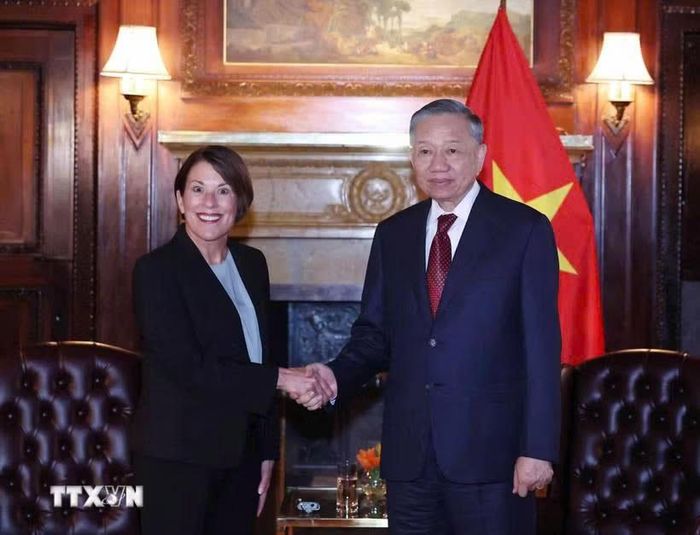 Tổng Bí thư, Chủ tịch nước Tô Lâm tiếp bà Sarah A. Soule, Hiệu trưởng Trường Kinh doanh Stanford, thuộc Đại học Stanford. Ảnh: TTXVN
