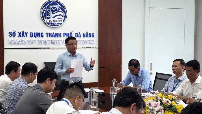 Ông Lê Thành Hưng, Giám đốc Sở Xây dựng TP Đà Nẵng kết luận cuộc họp. Ảnh: NGUYÊN KHÔI