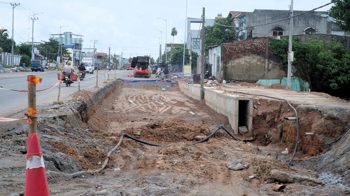 Dự án cải tạo, nâng cấp quốc lộ 14B đoạn qua TP Đà Nẵng thi công ì ạch, chậm tiến độ sau nhiều lần gia hạn. Ảnh: NGUYÊN KHÔI
