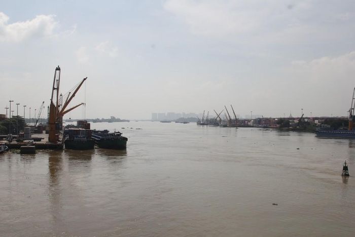 Nước lũ trên sông Đồng Nai. Ảnh minh họa: XUÂN TRUNG
