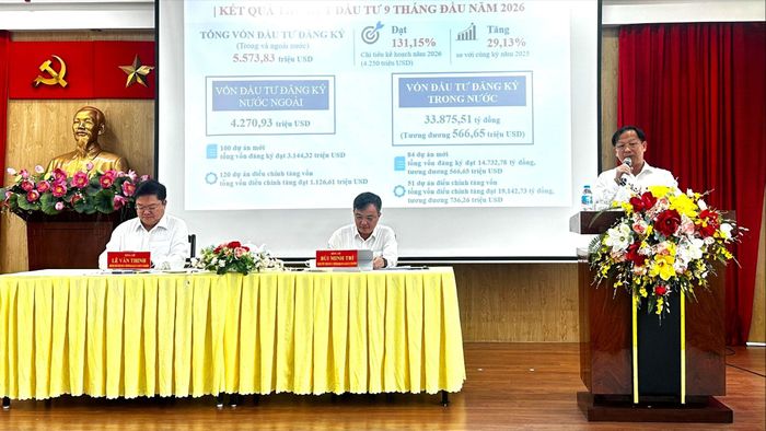 Ông Nguyễn văn Phú, Trưởng phòng Quản lý đầu tư báo cáo tại hội nghị. Ảnh: THANH DUNG