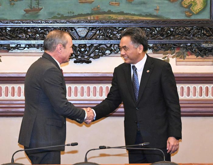  Phó Chủ tịch Thường trực UBND TPHCM Nguyễn Lộc Hà tiếp ông Roger Cook MLA, Thủ hiến bang Tây Australia. Ảnh: VIỆT DŨNG 