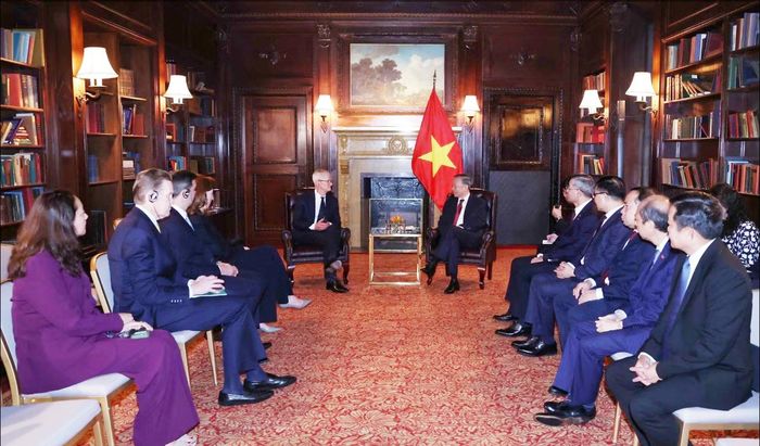 Tổng Bí thư, Chủ tịch nước Tô Lâm tiếp ông Tim Cook, Tổng Giám đốc Tập đoàn Apple. Ảnh: TTXVN