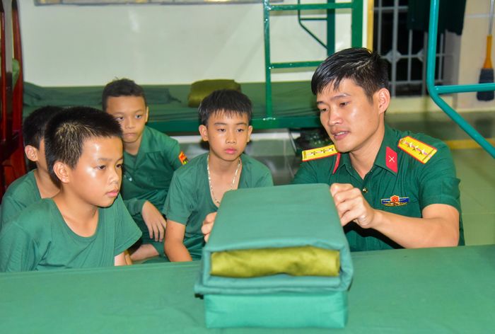  Học sinh Trường Thiếu sinh quân miền Nam rèn luyện nội vụ 